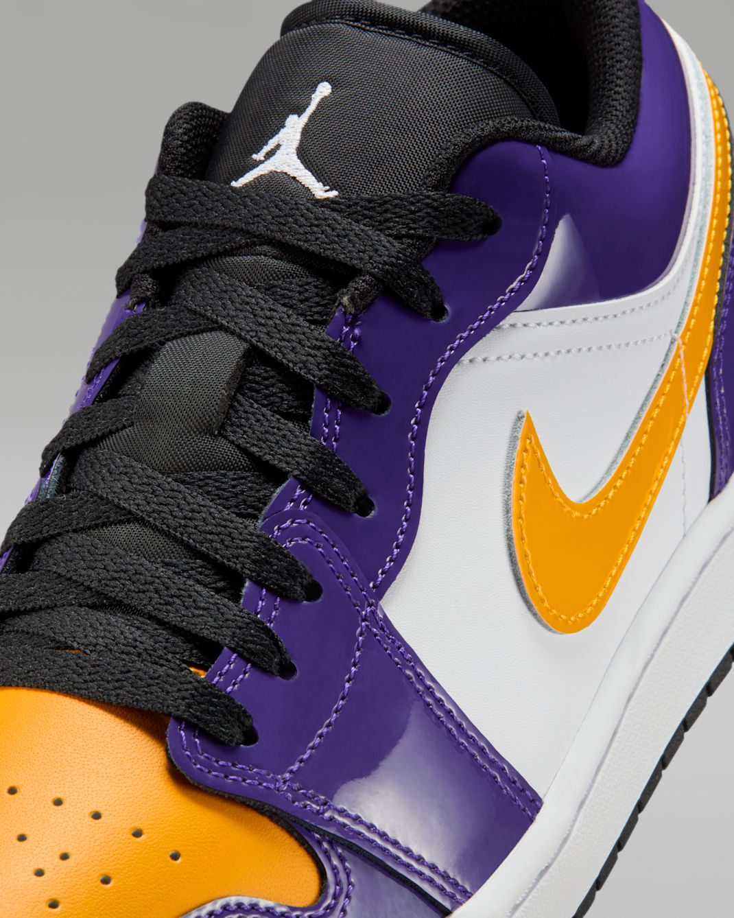 Air Jordan 1 Low SE Court Purple IQ9389-547